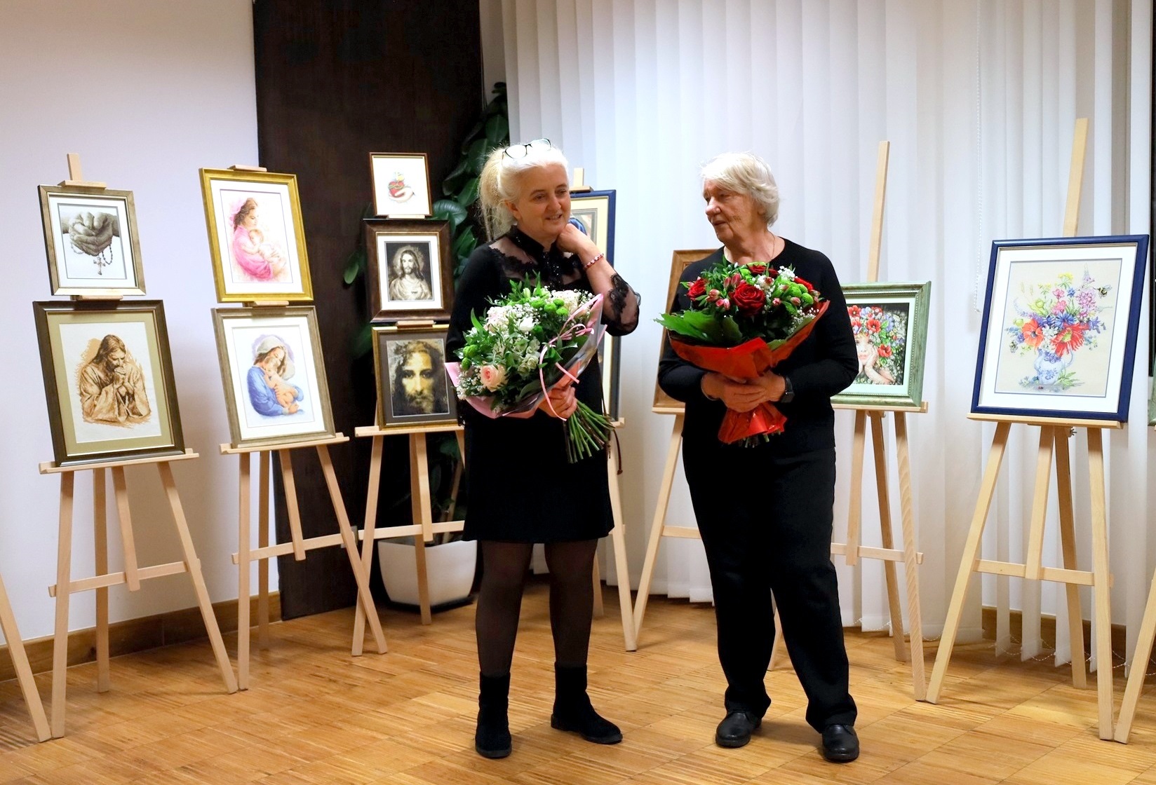 Wernisaż Wystawy Haftu Krzyżykowego Anny i Bożeny Chilimoniuk  – „Pasja igłą malowana”